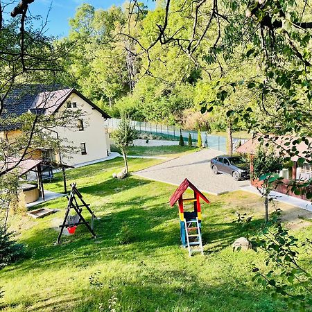 Pensiunea Piri Land Comarnic Bagian luar foto