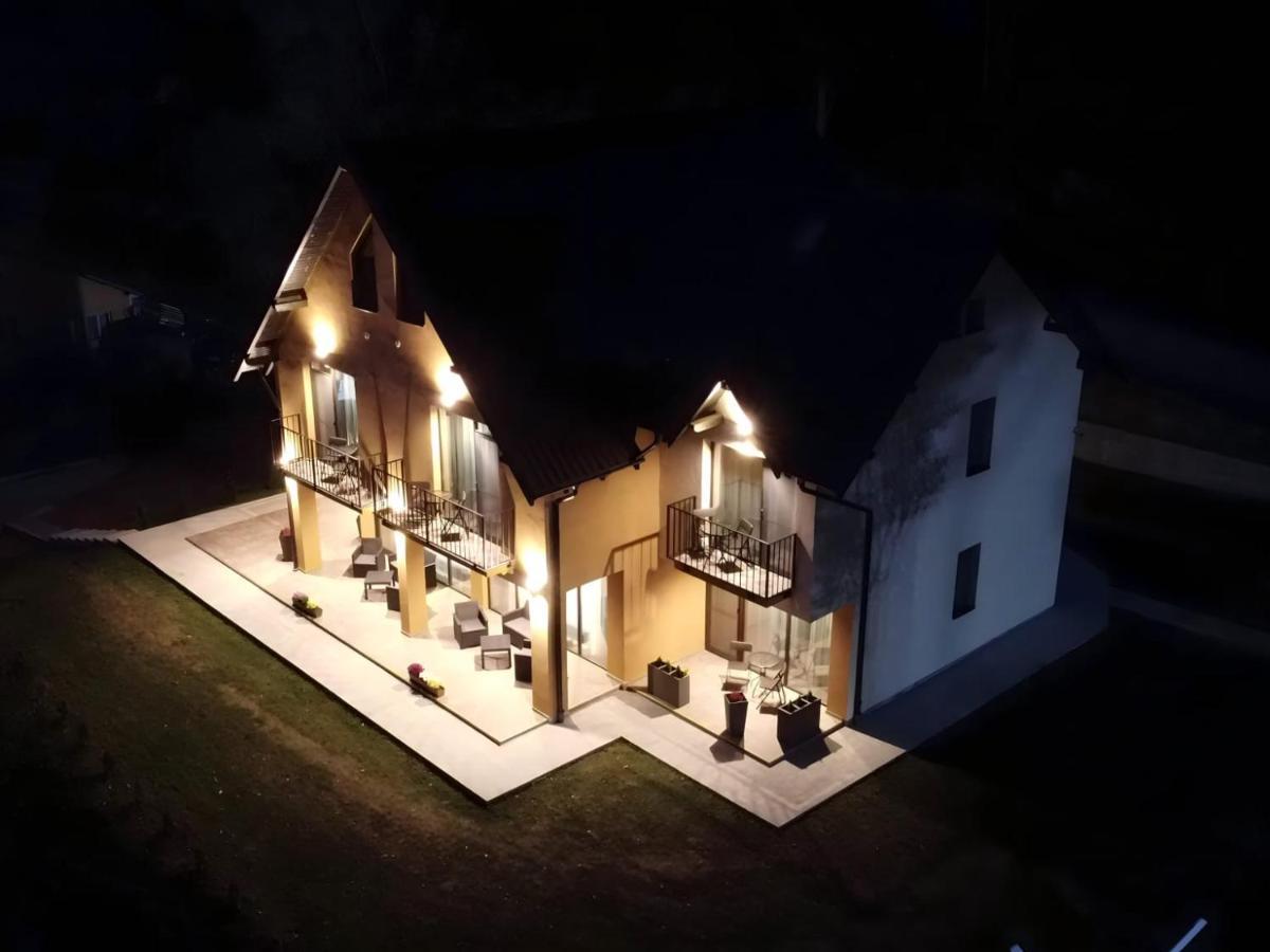 Pensiunea Piri Land Comarnic Bagian luar foto