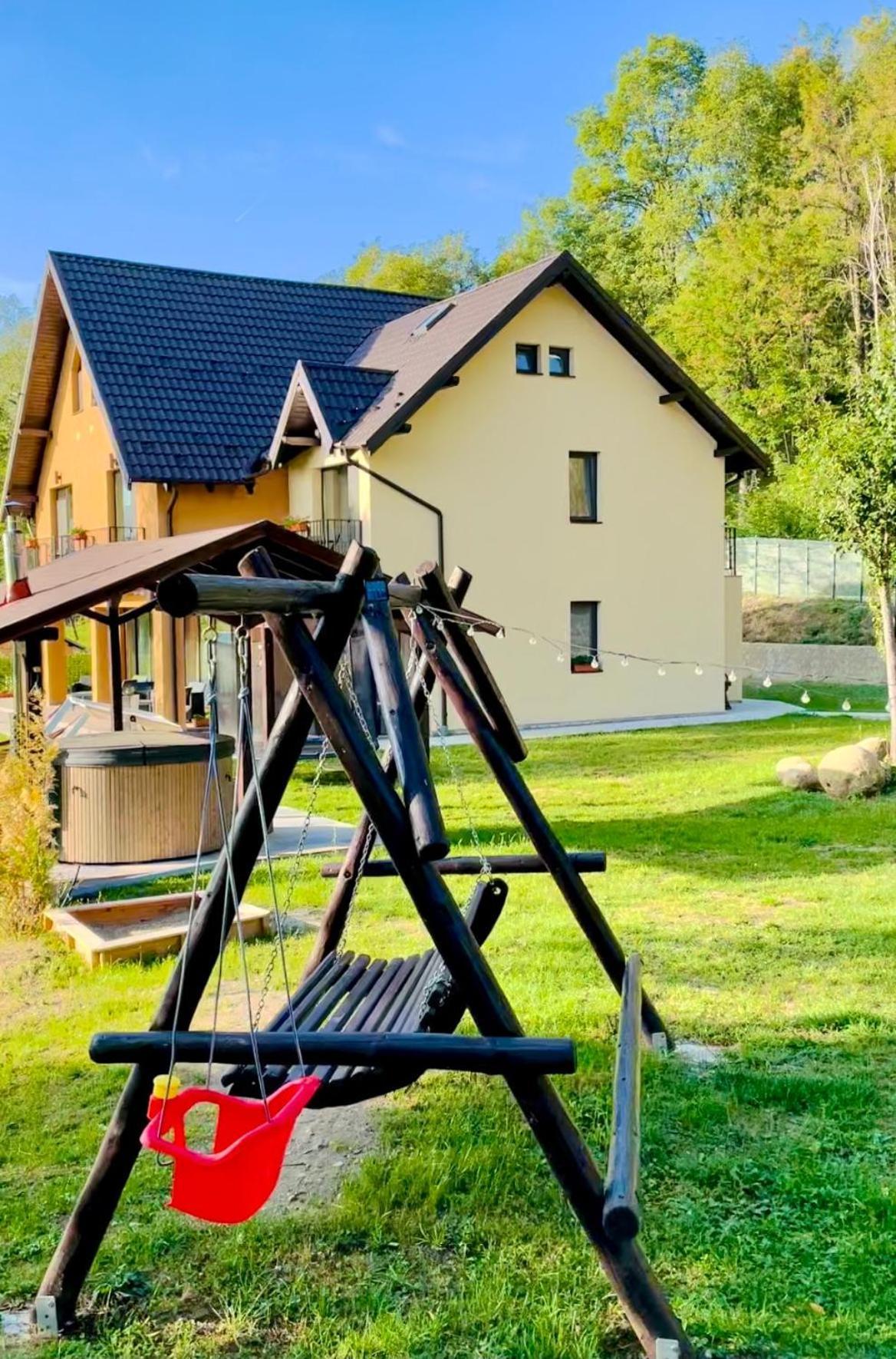 Pensiunea Piri Land Comarnic Bagian luar foto
