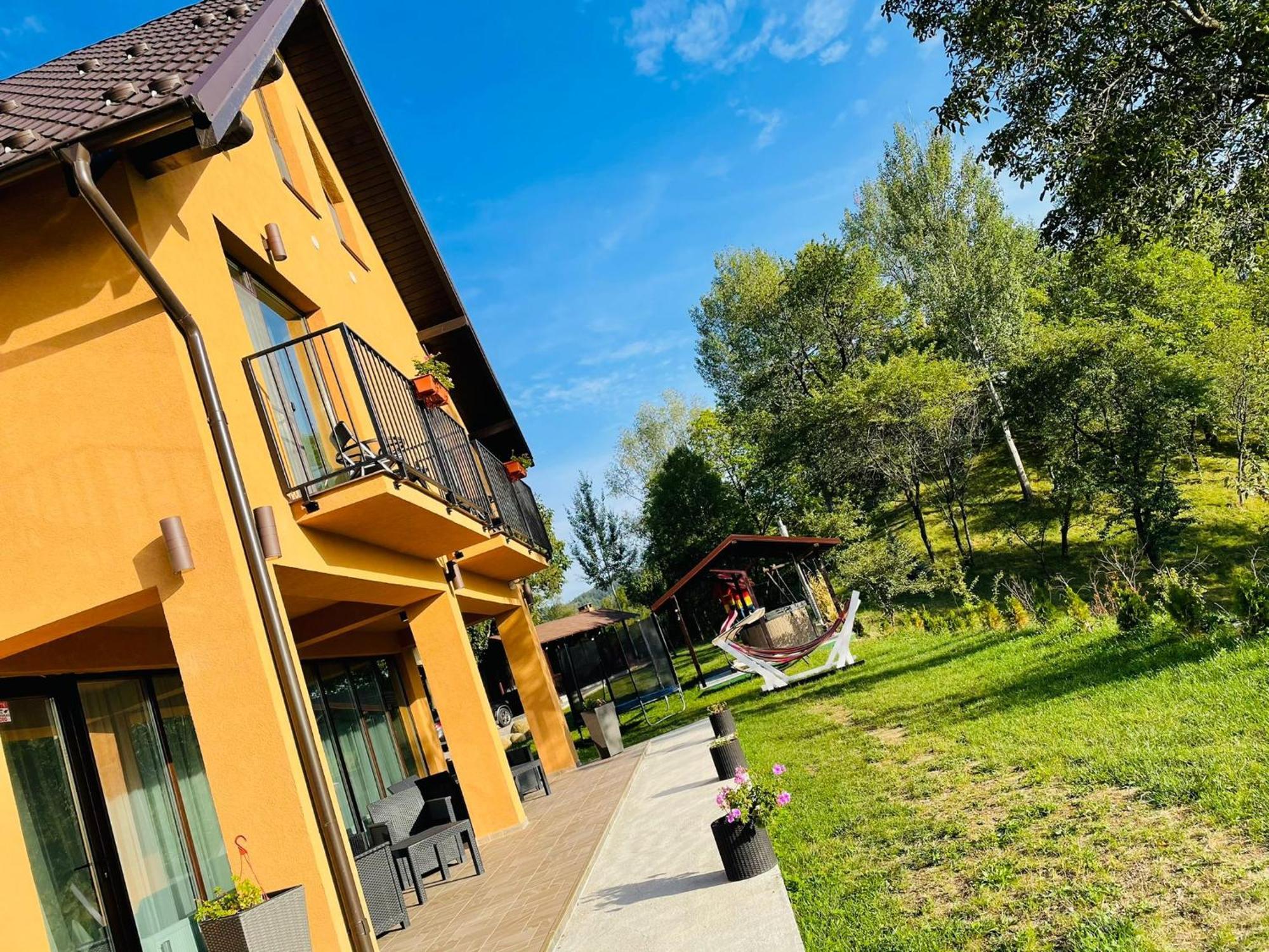 Pensiunea Piri Land Comarnic Bagian luar foto